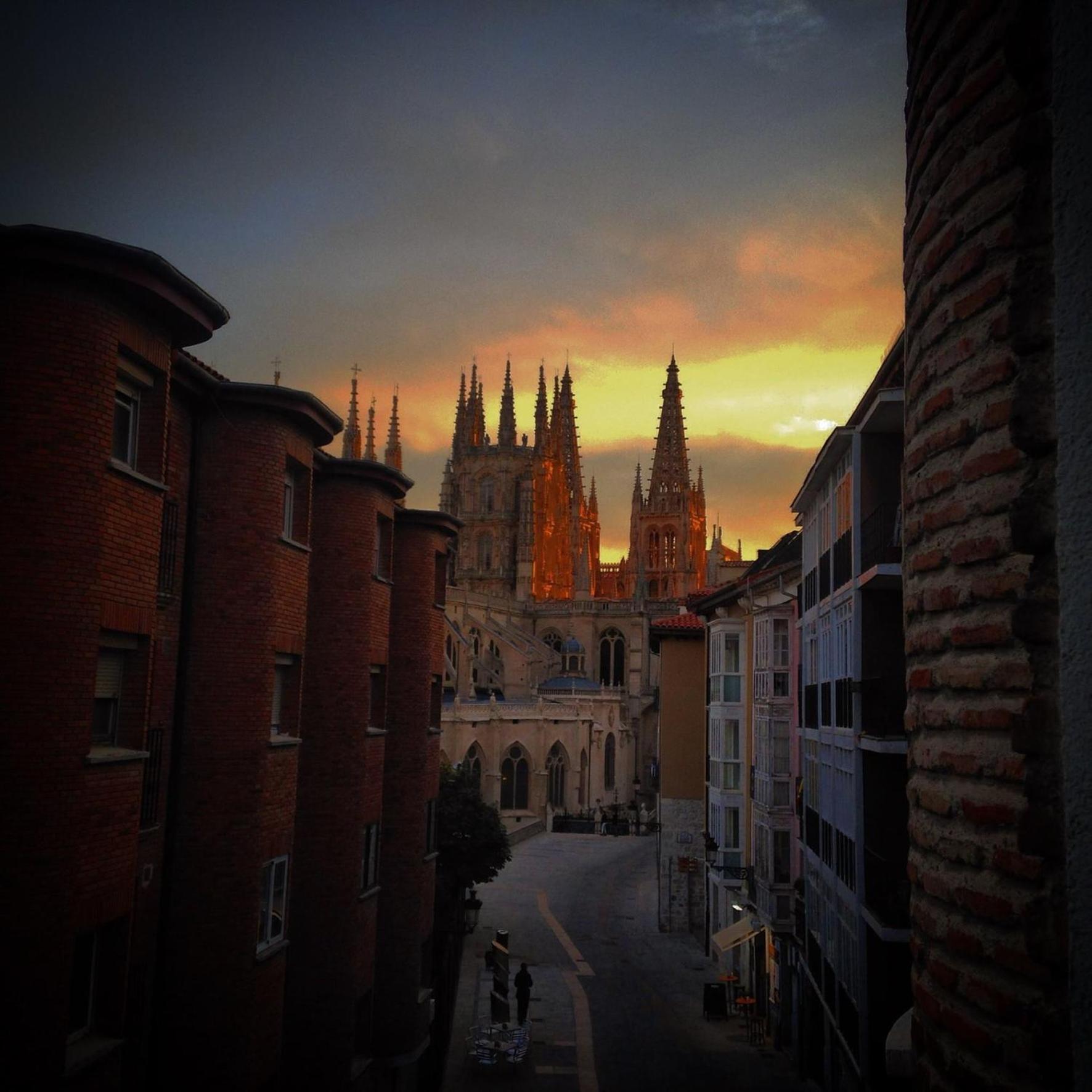 Atuaire Home Vivienda En Perfecta Ubicacion Al Lado De La Catedral De Burgo 外观 照片